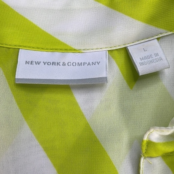 NEW York & Company Lime Green and White Chevron Pattern Sleeveless Sheer Blouse - Picture 4 of 8